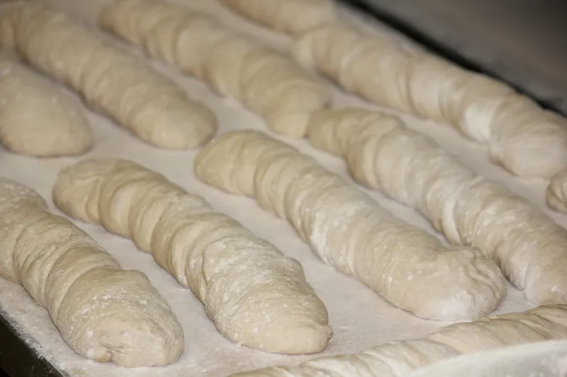 Baguettes beim Aufgehen – Bäckerei Konditorei Ibo Beck