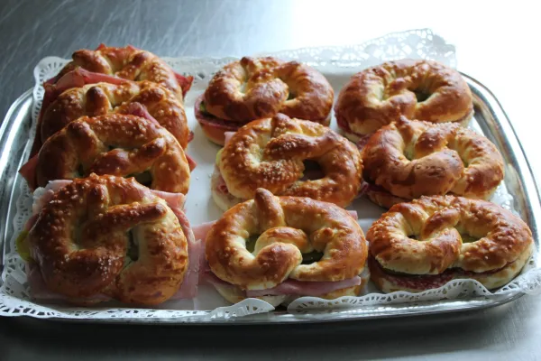 Belegte Minibrezeli – Bäckerei Konditorei Ibo Beck